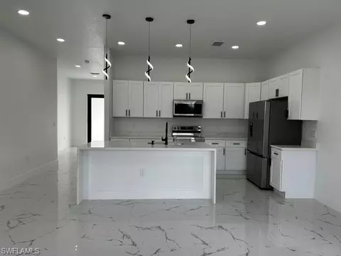 Kitchen - 9014 Lawn Ct, Labelle, FL 33935 photo 2 of 5