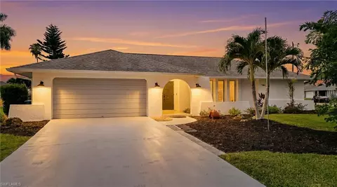 4129 Country Club Blvd, Cape Coral, FL 33904