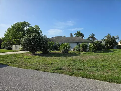 320 SE 2nd St, Cape Coral, FL 33990