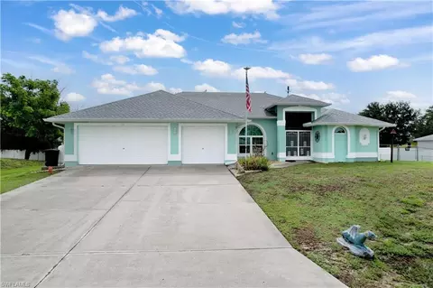 469 NE 1st Pl, Cape Coral, FL 33909