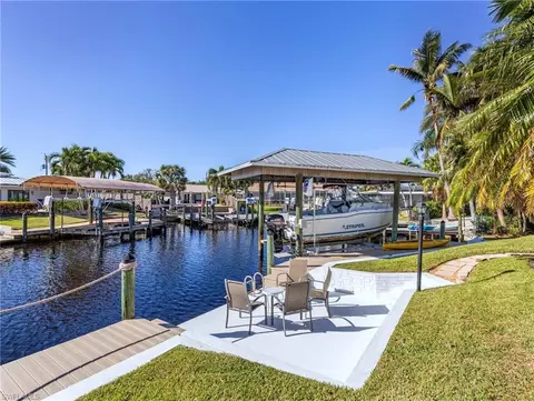 392 Snow Dr, Fort Myers, FL 33919