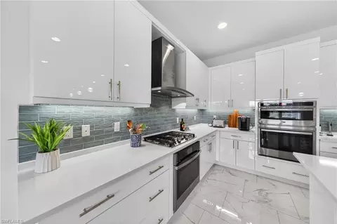 Kitchen - 12230 Red Pine Pl, Estero, FL 33928 photo 5 of 10