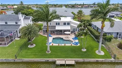 858 SE 1st Ter, Cape Coral, FL 33990