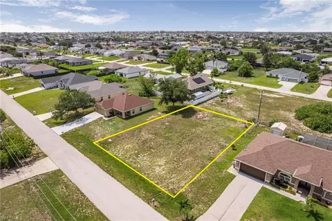 2021 NW 4th St, Cape Coral, FL 33993