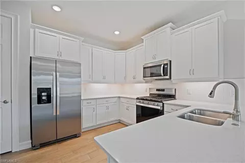 Kitchen - 16947 Hawk Ct, Punta Gorda, FL 33982 photo 1 of 2