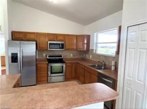 3018 26th St SW #0, Lehigh Acres, FL 33976