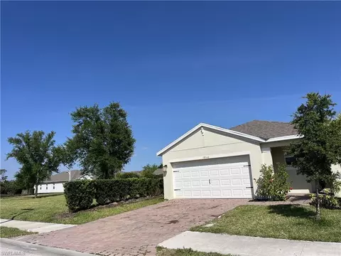 18540 Cronin Sand Ln, North Fort Myers, FL 33917