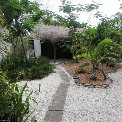 7697 Beach Daisy Ln, Bokeelia, FL 33922