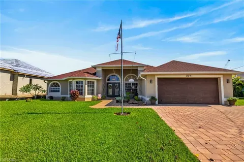 527 SW 40th Ter, Cape Coral, FL 33914