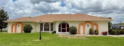 315 SE 20th Ct, Cape Coral, FL 33990