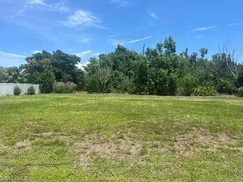 5840 Kingfish Rd, Bokeelia, FL 33922