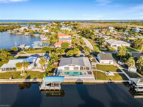 2823 8th Ave, Saint James City, FL 33956