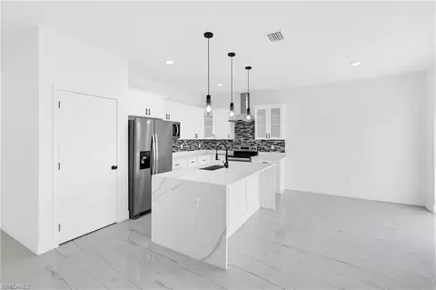 Kitchen - 7071 Tide Cir, Labelle, FL 33935 photo 2 of 5