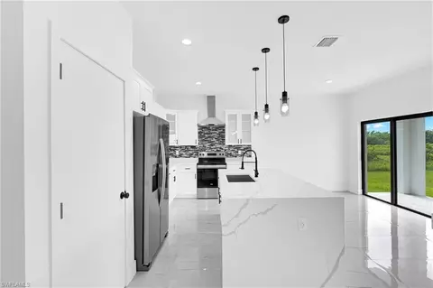 Kitchen - 7071 Tide Cir, Labelle, FL 33935 photo 1 of 5