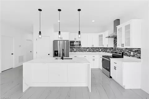 Kitchen - 7071 Tide Cir, Labelle, FL 33935 photo 3 of 5