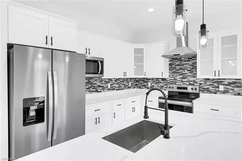 Kitchen - 7071 Tide Cir, Labelle, FL 33935 photo 5 of 5