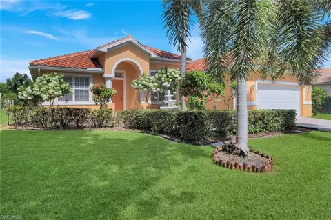 9830 Mar Largo Cir, Fort Myers, FL 33919