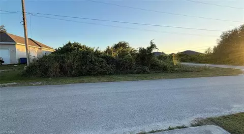 3219 37th St SW, Lehigh Acres, FL 33976