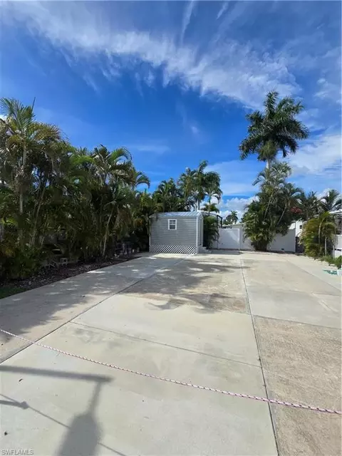 5650 Red Bird Ln, Fort Myers, FL 33908