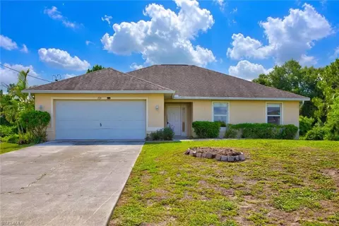 733 Chapman Ave S, Lehigh Acres, FL 33974