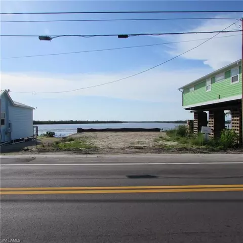 4748 Pine Island Rd NW, Matlacha, FL 33993