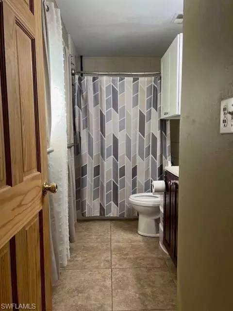 Bath - 4002 Teak Ct, Labelle, FL 33935 photo 2 of 4