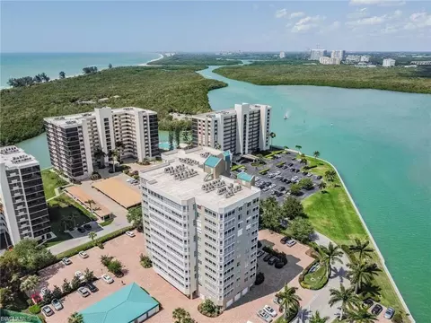 21 Bluebill Ave #303, Naples, FL 34108