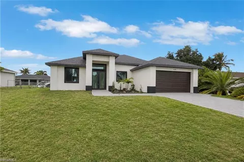 2208 NE 9th Ave, Cape Coral, FL 33909