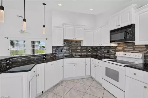 827 SW 29th Ter, Cape Coral, FL 33914