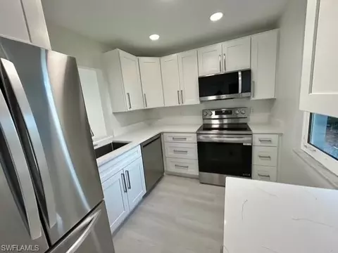 1740 Pine Valley Dr #113, Fort Myers, FL 33907