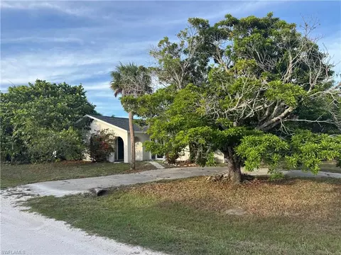 1683 Atlanta Plaza Dr, Sanibel, FL 33957