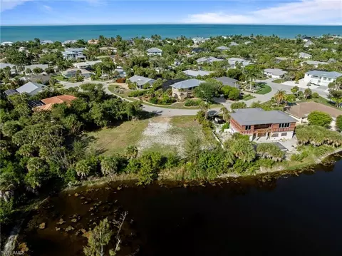 572 Chert Ct, Sanibel, FL 33957