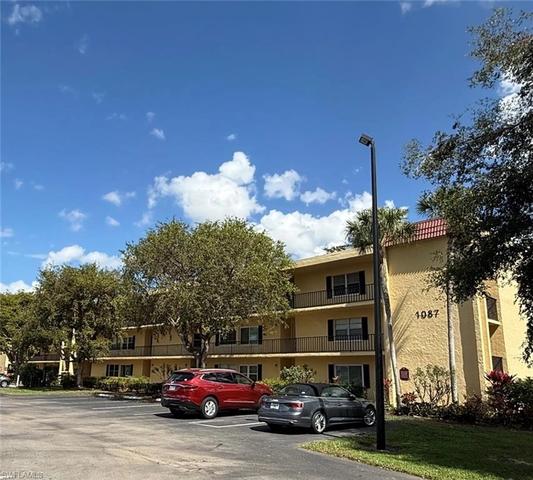 1087 Forest Lakes Dr #306, Naples, FL 34105