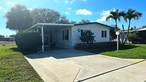537 Charlemagne Blvd, Naples, FL 34112