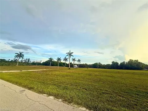 7655 Barrancas Ave, Bokeelia, FL 33922