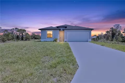 911 Panda Dr, Lehigh Acres, FL 33974