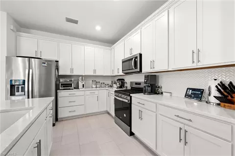 Kitchen - 12461 Basalt Ln, Alva, FL 33920 photo 1 of 8