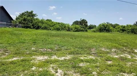 1218 NE 9th Ave, Cape Coral, FL 33909