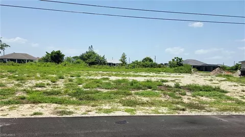 1402 NE 12th St, Cape Coral, FL 33909