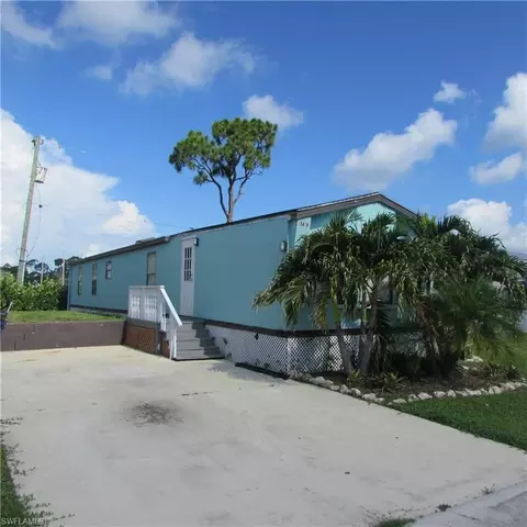 10419 Trotwood Ave, Saint James City, FL 33956