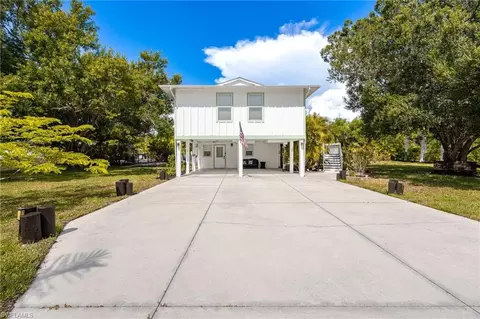 8787 Kodiak Ln, Saint James City, FL 33956