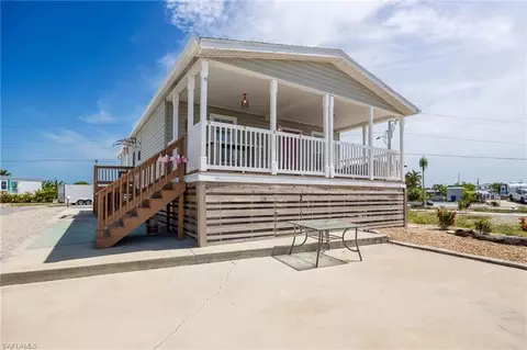 3822 Blueberry Ln, Saint James City, FL 33956