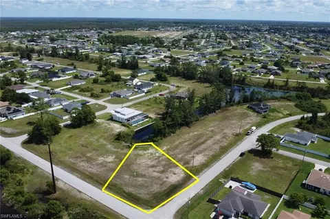 801 NE 38th Ter, Cape Coral, FL 33909