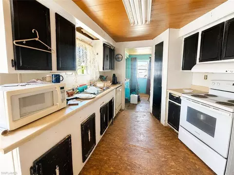 809 8th St NW, Moore Haven, FL 33471 photo 3