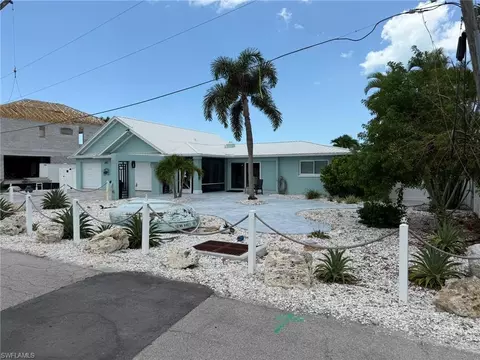 243 Estrellita Dr, Fort Myers Beach, FL 33931