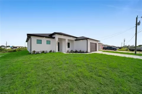 216 NE 25th Ter, Cape Coral, FL 33909