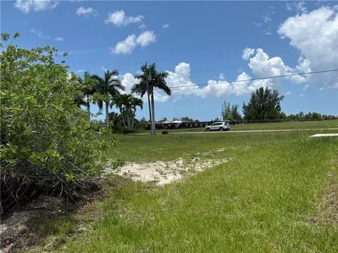 1135 NW 28th Pl, Cape Coral, FL 33993