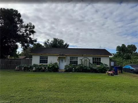 559 San Bernardino St, North Fort Myers, FL 33903