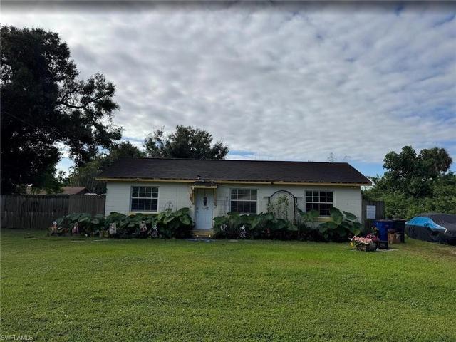 559 San Bernardino St, North Fort Myers, FL 33903