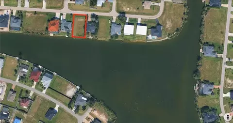 424 NE 9th St, Cape Coral, FL 33909